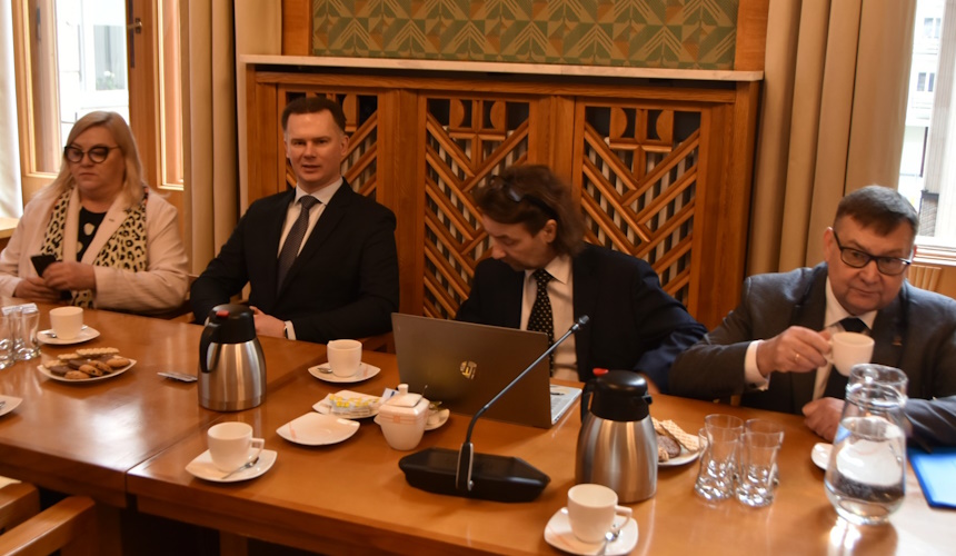 Rozmowy płacowe związków zawodowych z kierownictwem MEN; 8 luty 2024r. Komunikat.
